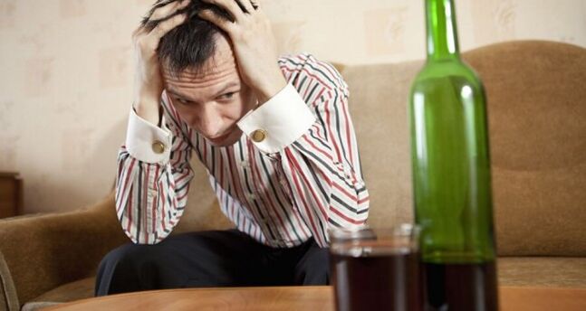 Alcohol dependent man who wants to stop drinking alone