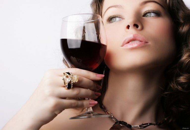 A rich woman is also susceptible to alcoholism